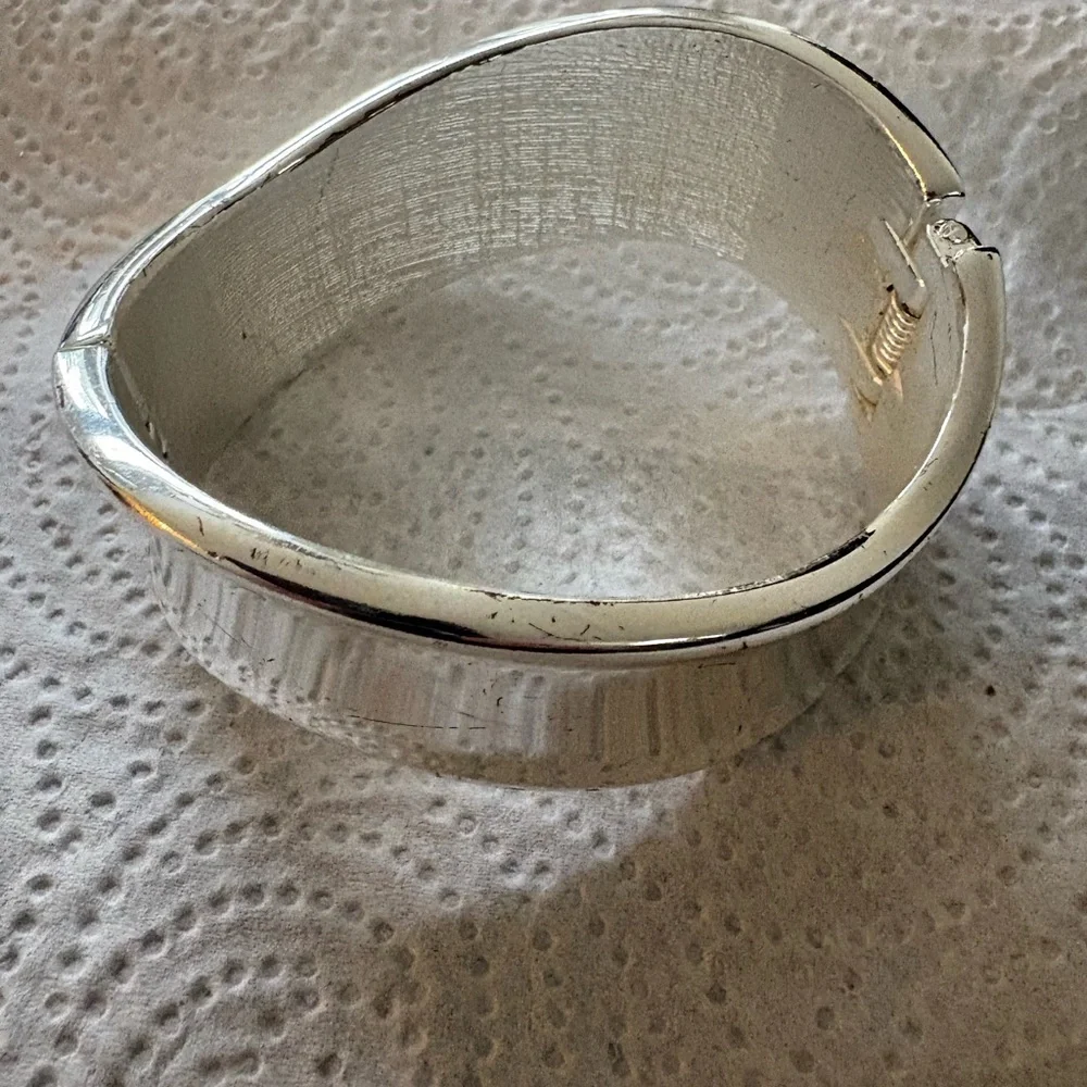 SILVER COLOR BONE CUFFING BRACELET